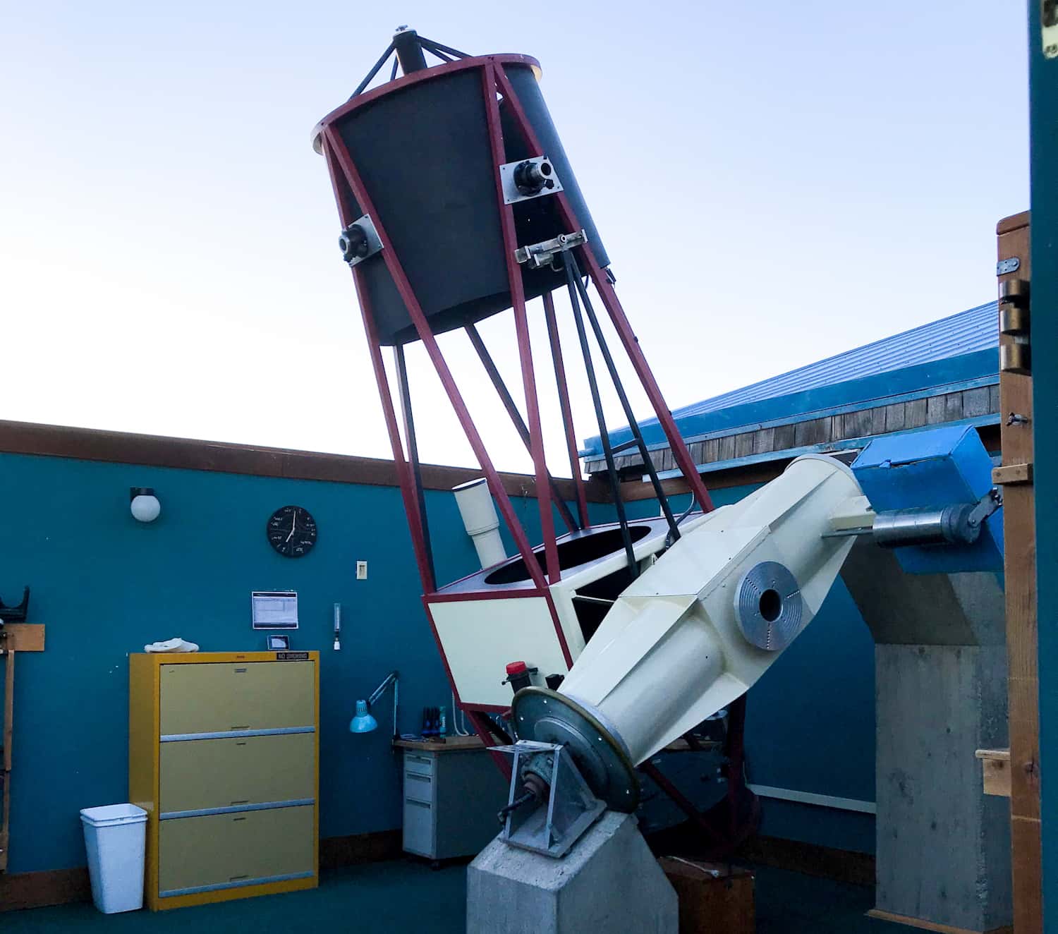 The 30-inch Challenger Telescope